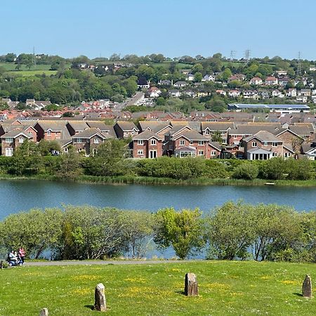 Stunning 2 Bed House Near Coastal Path/Lake/Beach Llanelli Esterno foto
