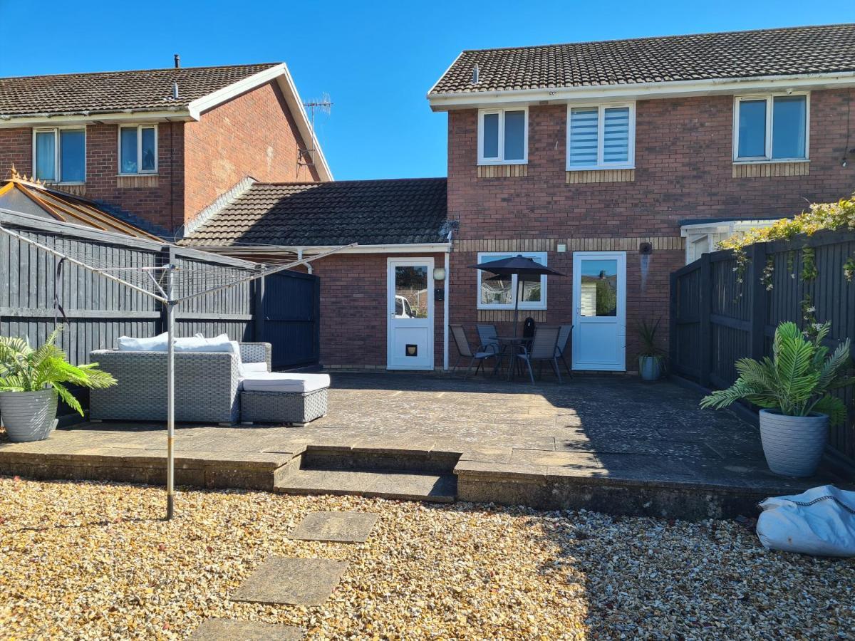 Stunning 2 Bed House Near Coastal Path/Lake/Beach Llanelli Esterno foto