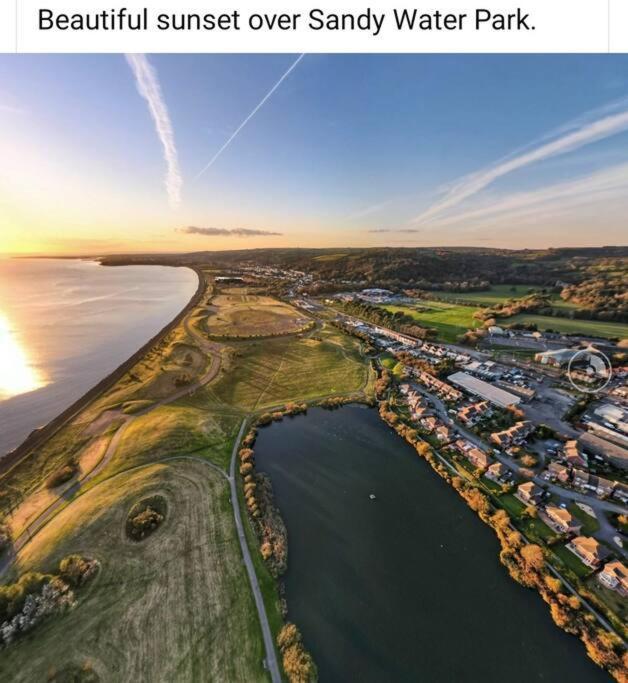 Stunning 2 Bed House Near Coastal Path/Lake/Beach Llanelli Esterno foto